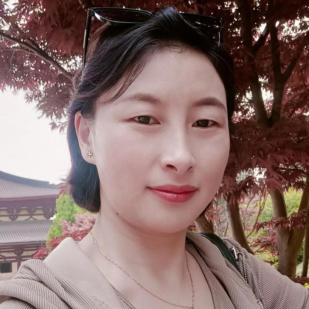 在阳新城市广场做铁板锅的老板娘
