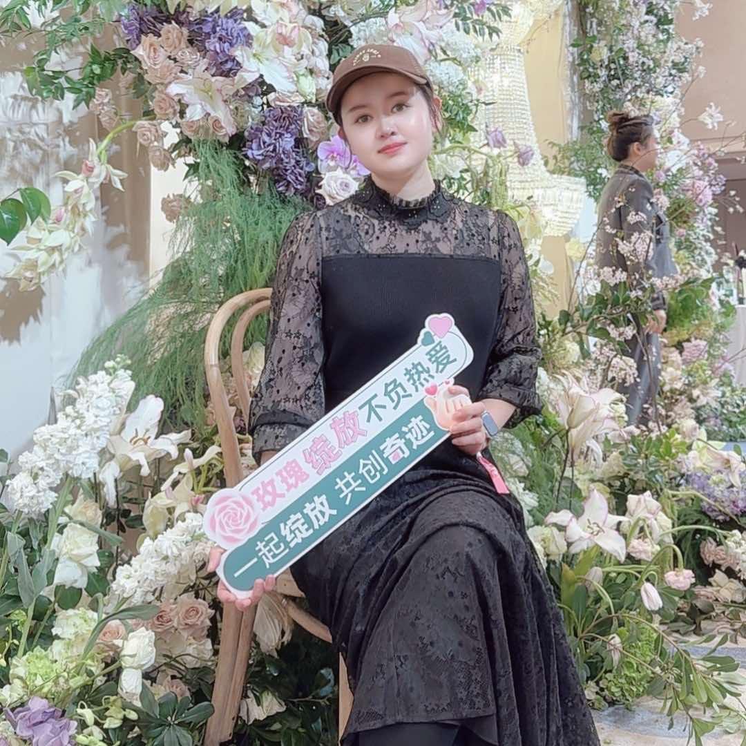 做玫莉蔻的晓芳吖💕