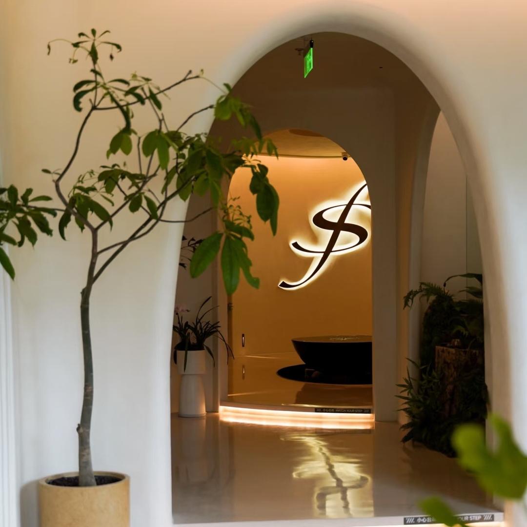 悦玺天潮汤泉SPA小雪