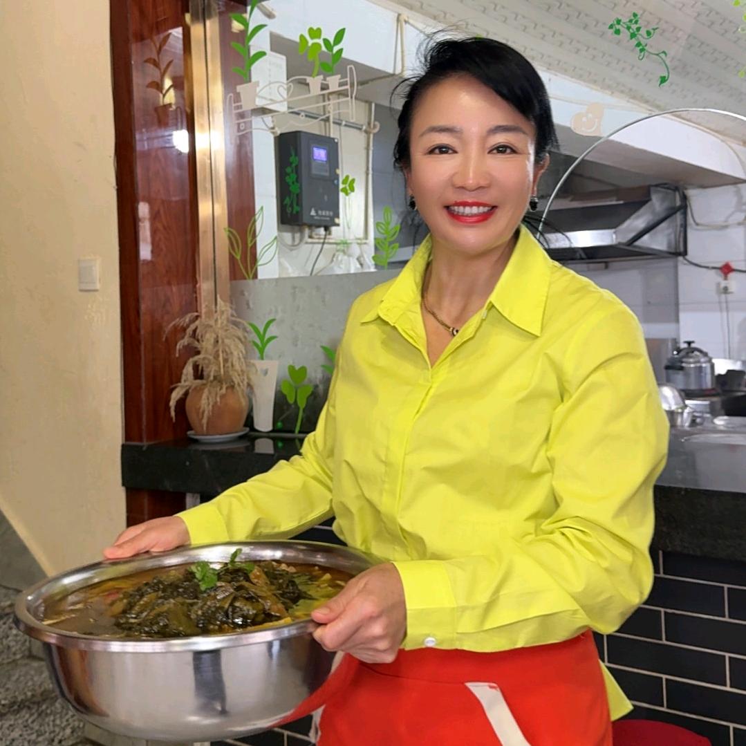 经开区屠定碧老坛酸菜竹笋鸡