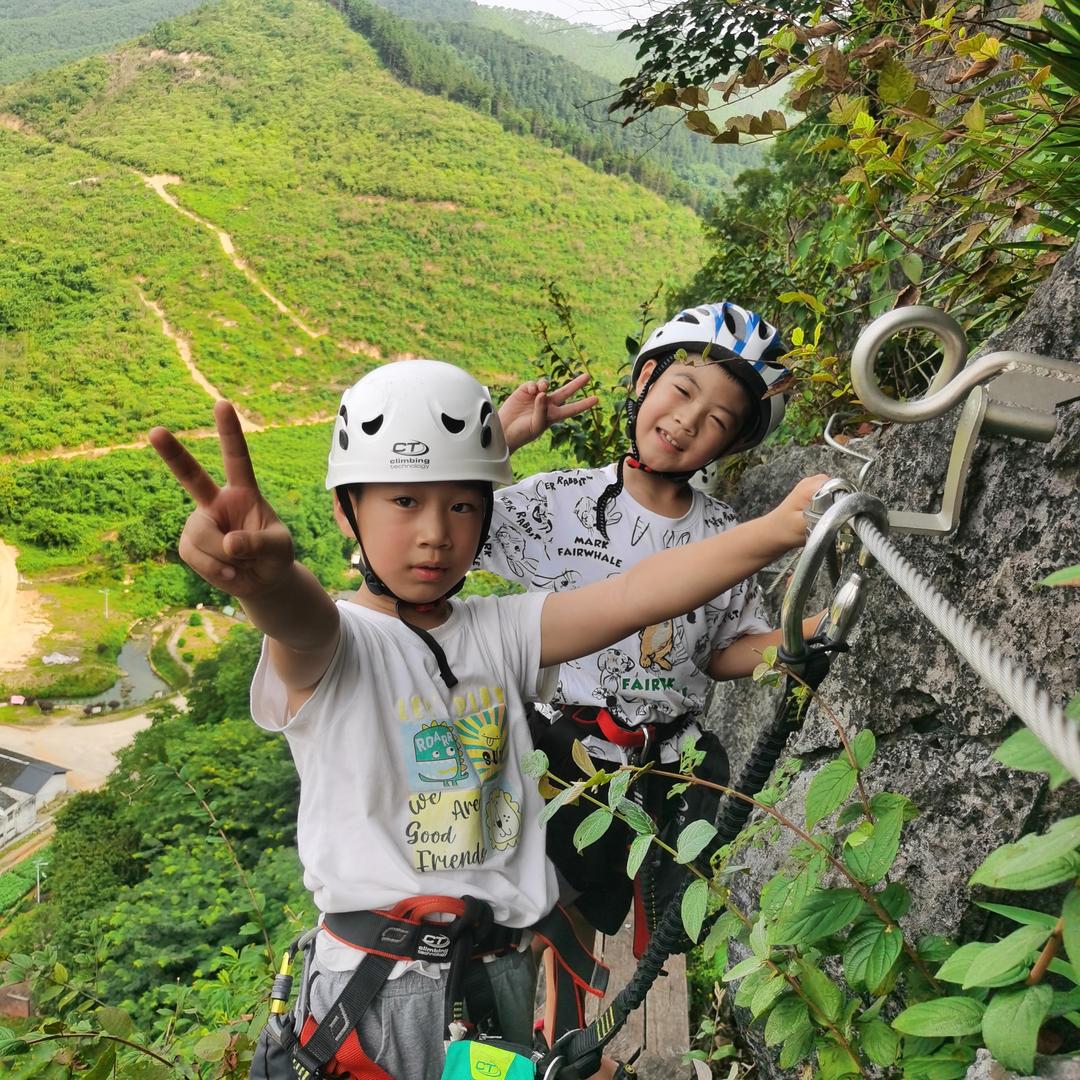 小华山飞拉达攀岩-杨教练