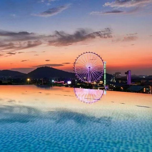 力可运动城-户外无边际泳池