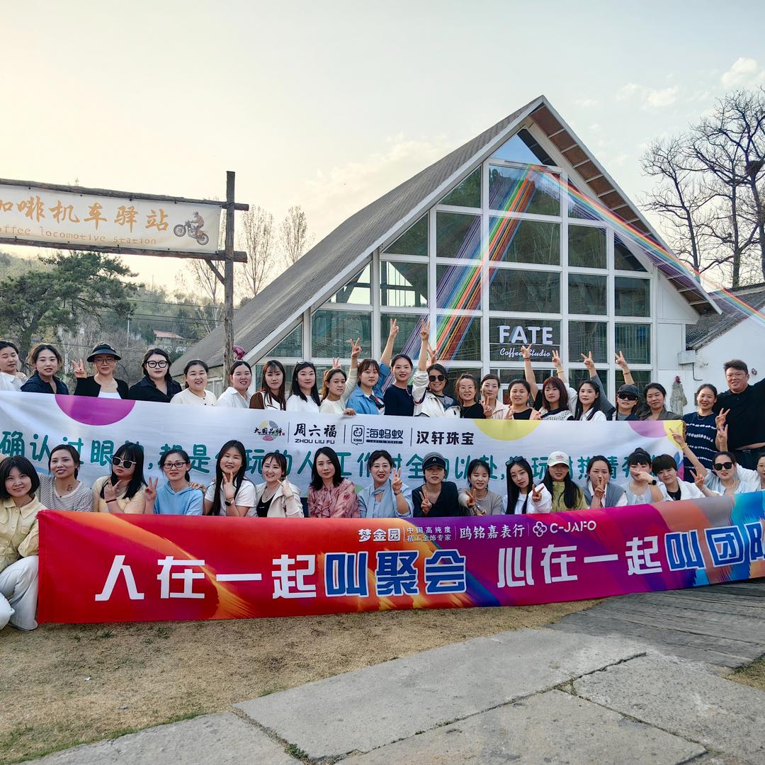 周 六 福 （宝龙店）