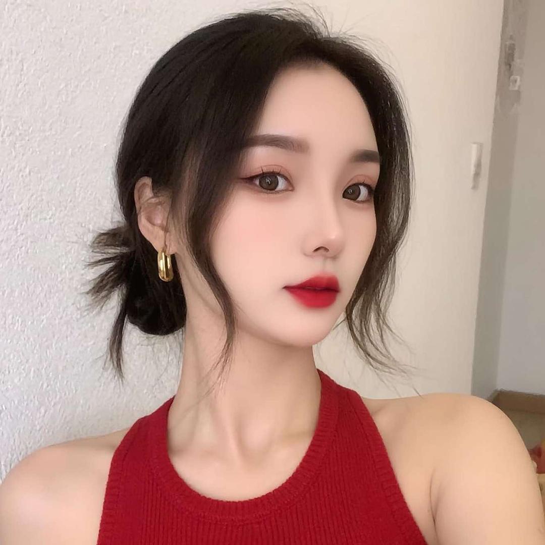 美容养生彩妆师雅婷