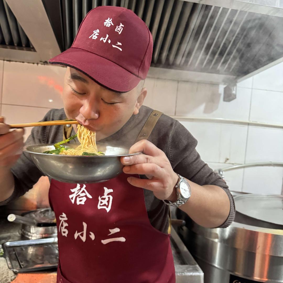 温江做卤水汤锅的波仔