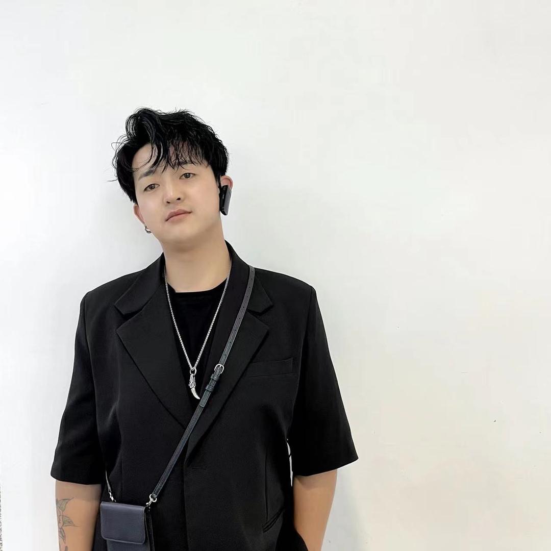 榆林Ai接发染发烫发美发工作室
