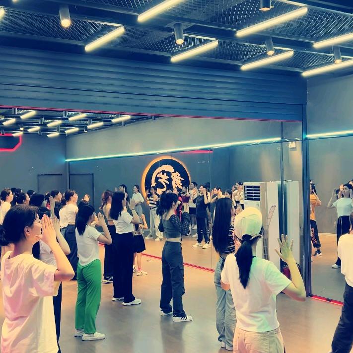 通许舞艺爵士舞(舞之燚）