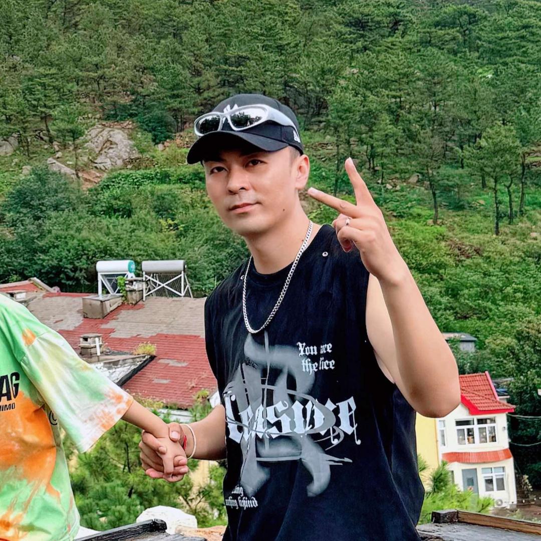 滕州艾克斯酷街舞赵老师官方号