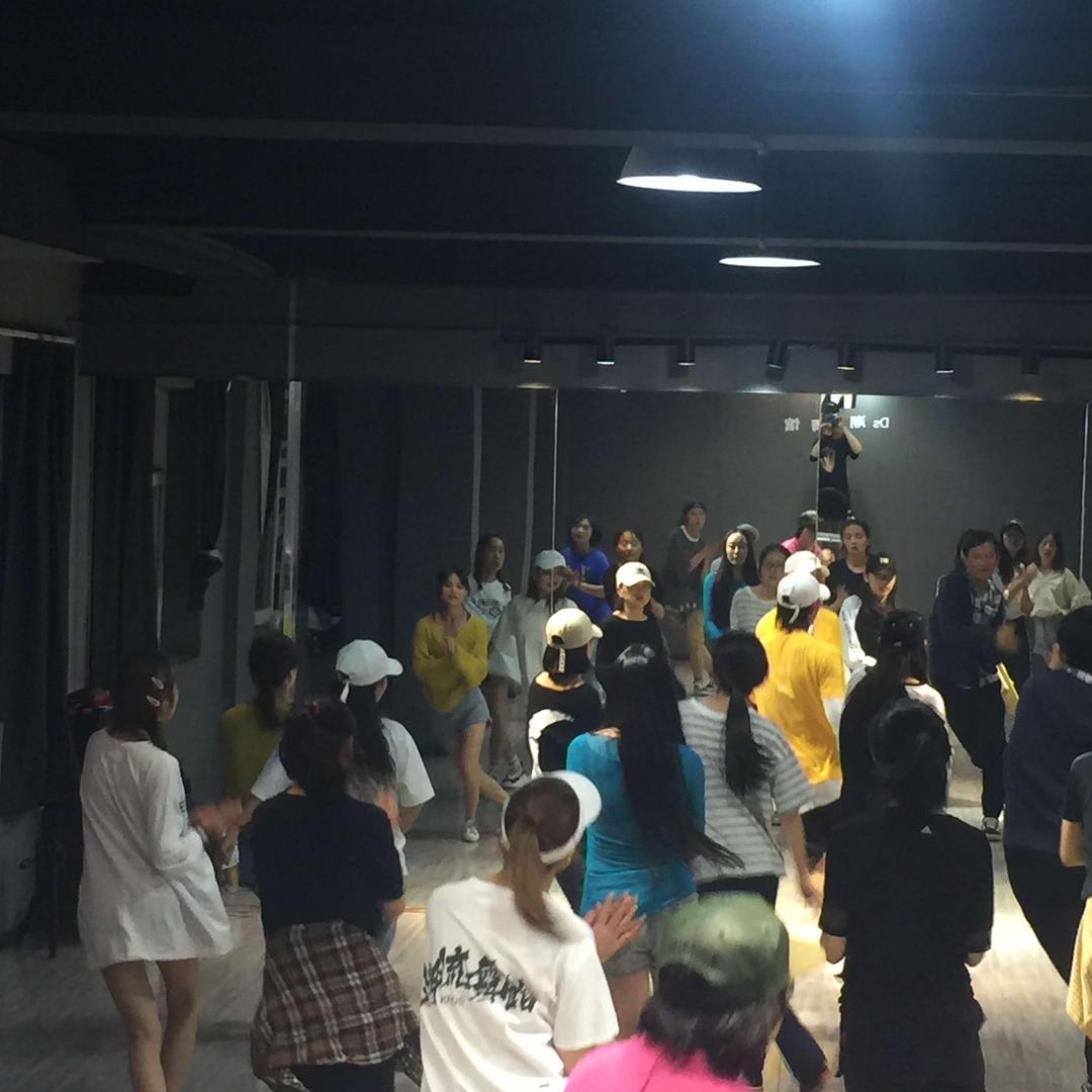 丽江KNDS潮流舞馆