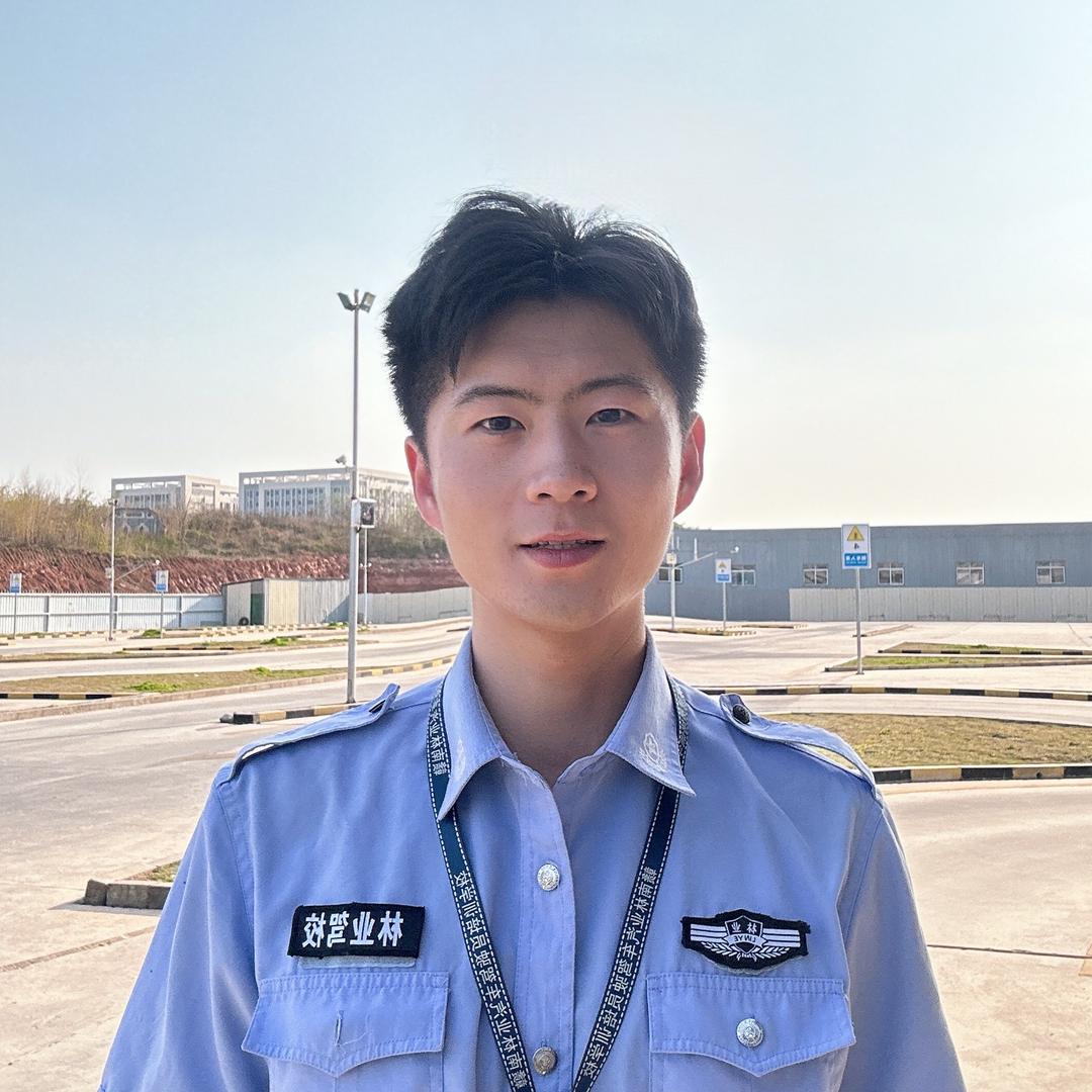 驾校罗教练