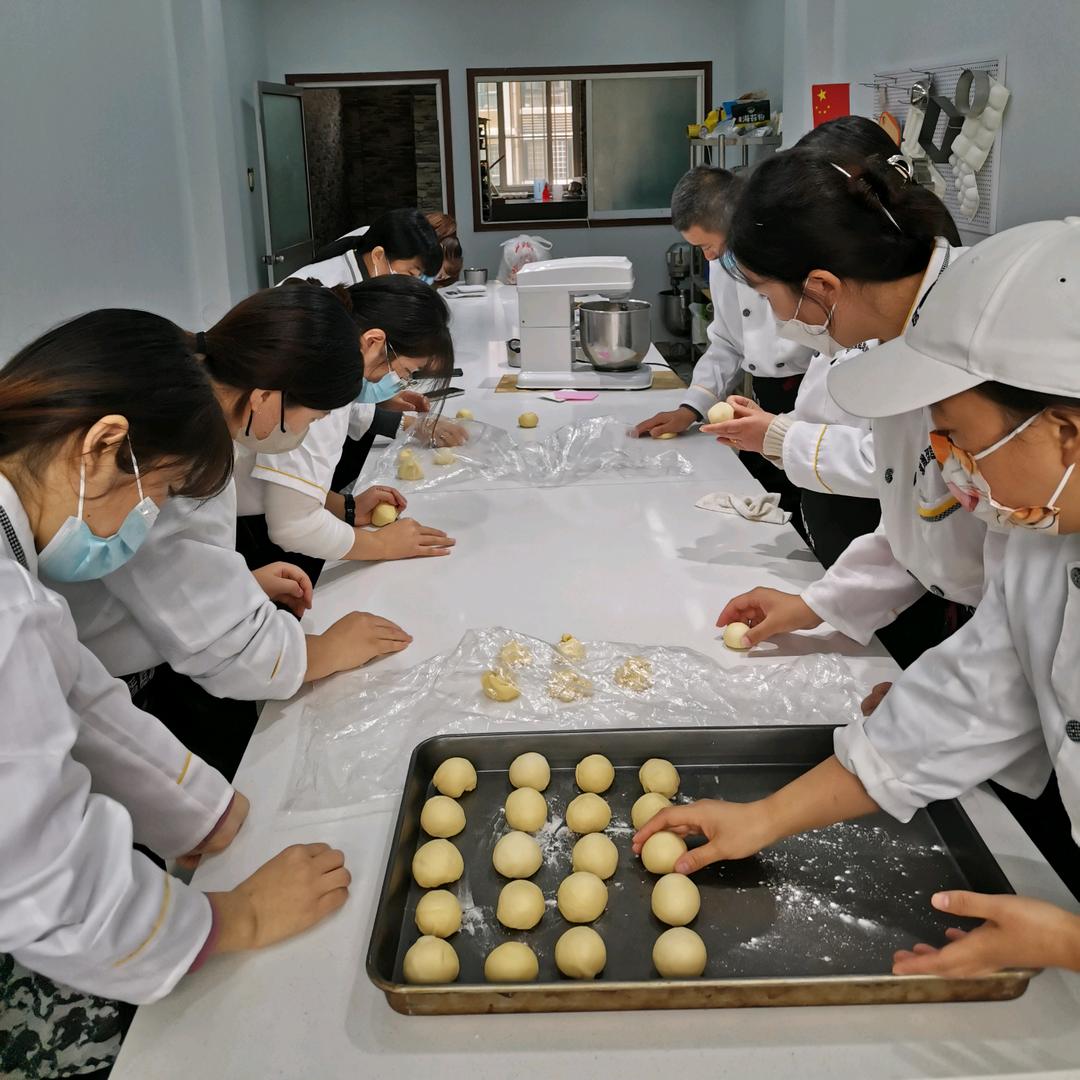 爱潍蛋糕烘焙培训学校