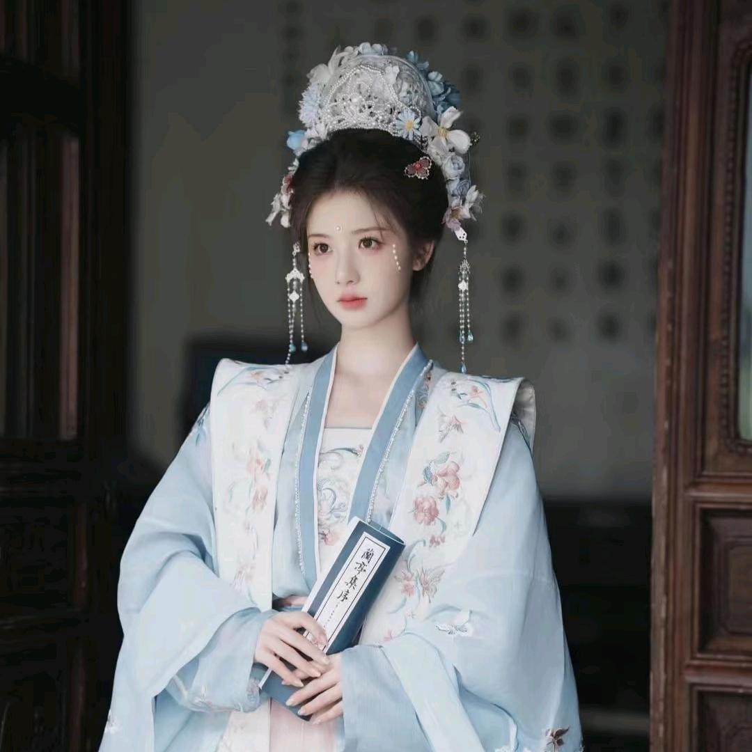 裳云汐汉服妆造