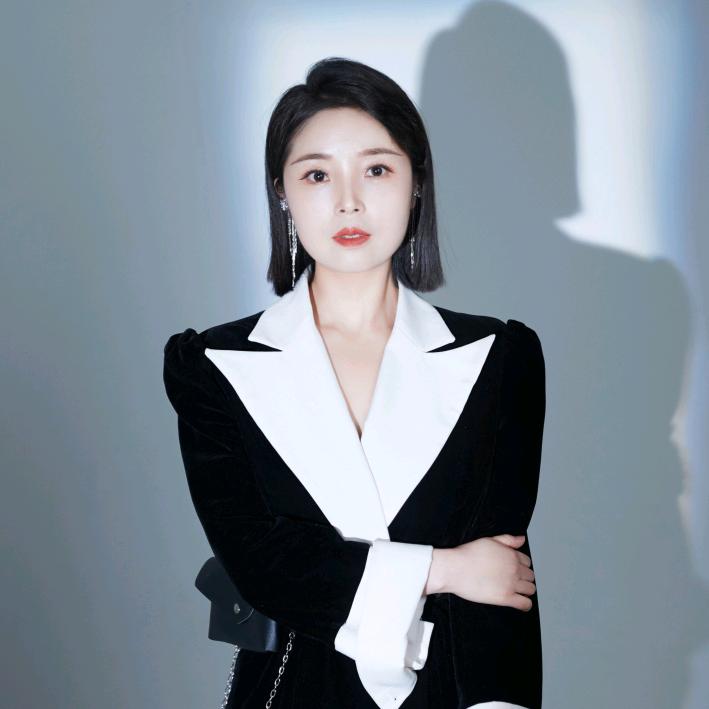 致美化妆师柳逸