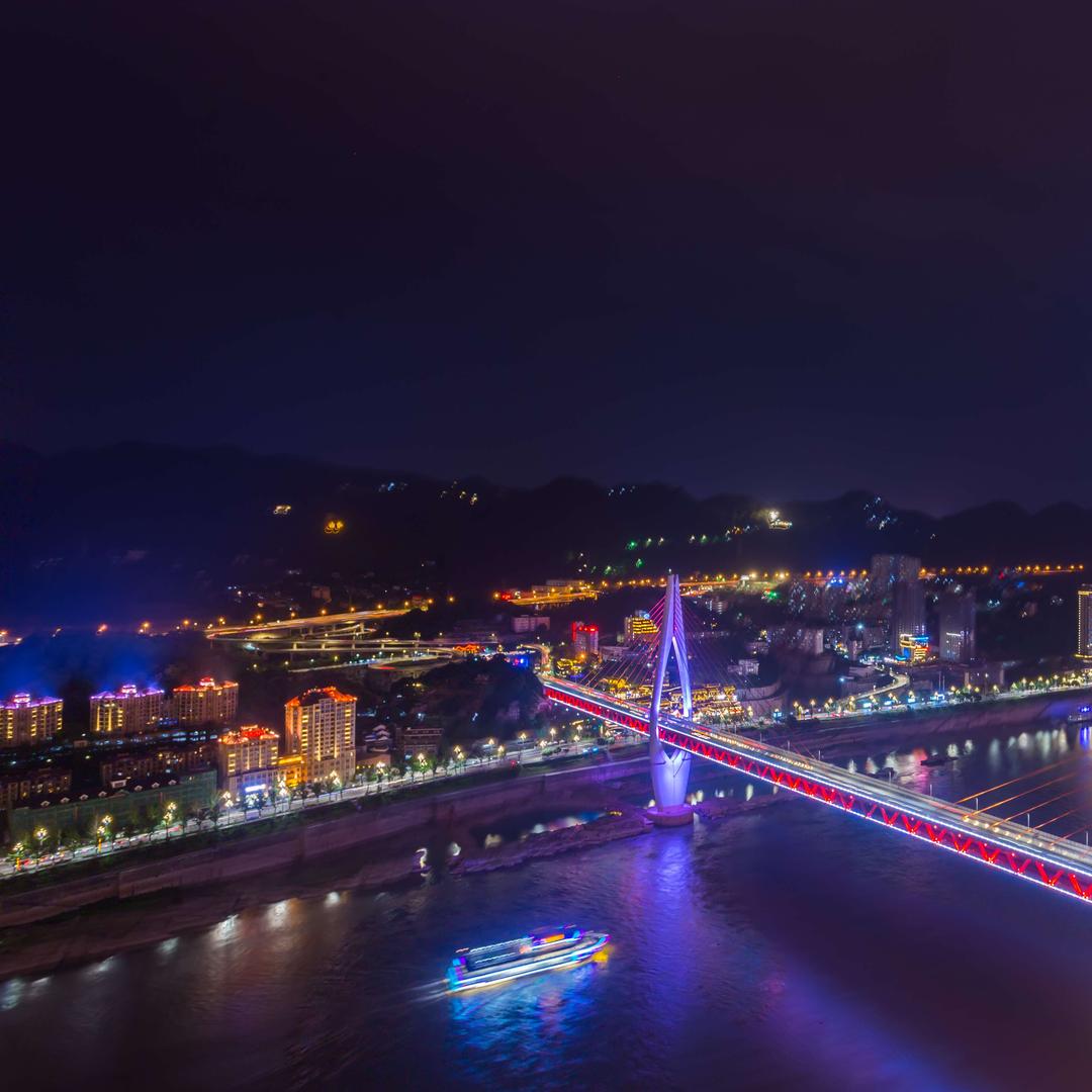 在云端llsabella高空江景客栈
