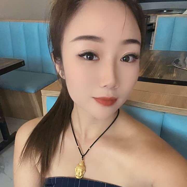 龙广特色吮指鸭掌翅