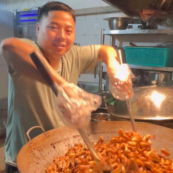海陵岛牛杂煲熊哥