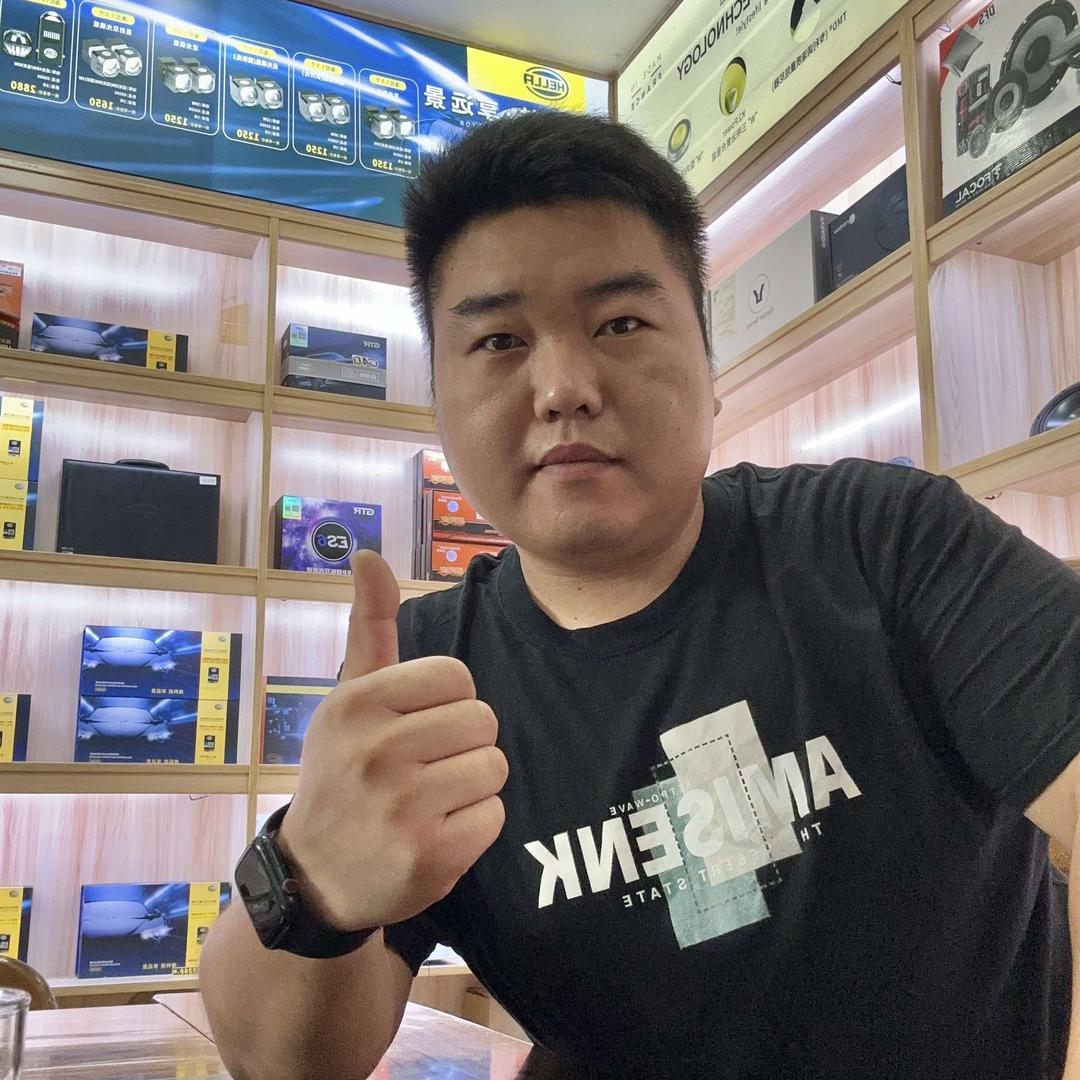 龙南锐声车灯