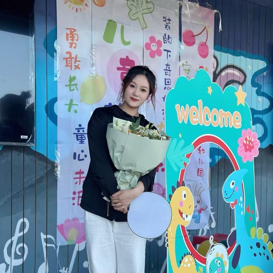 滑彩国际轮滑小李教练