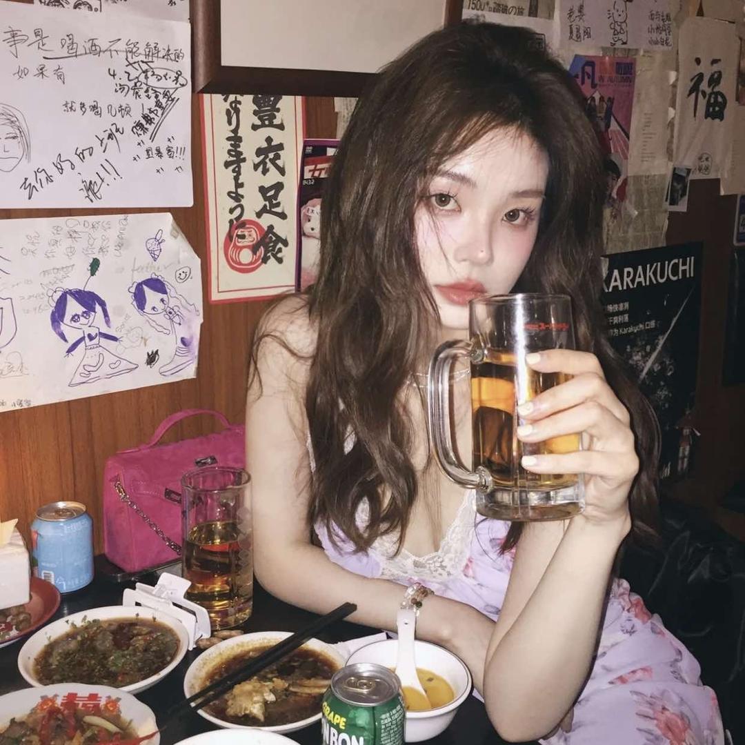 人间半杯·小酒馆（EFC欧美广场店）