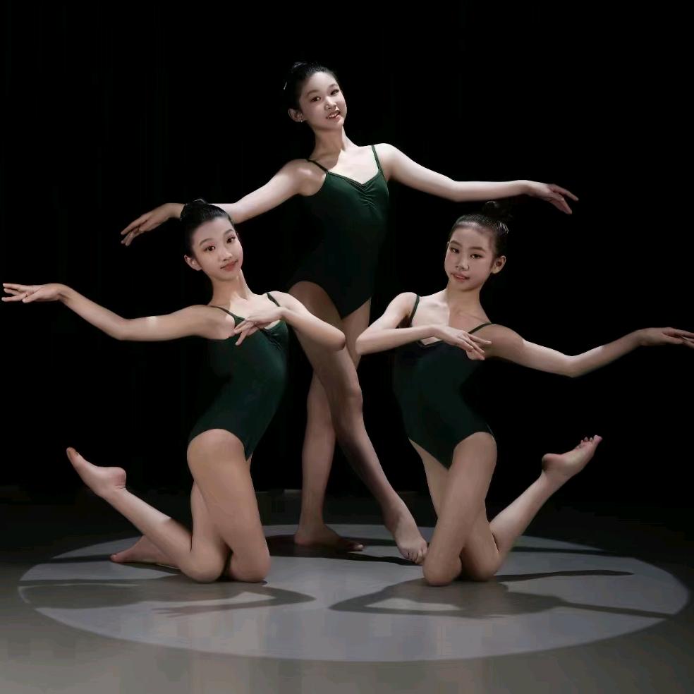 记录学舞蹈的孩子搞笑时刻