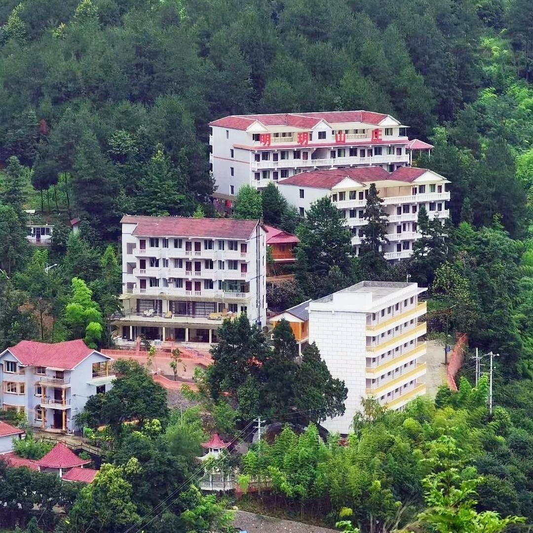 楚米镇明玥山庄