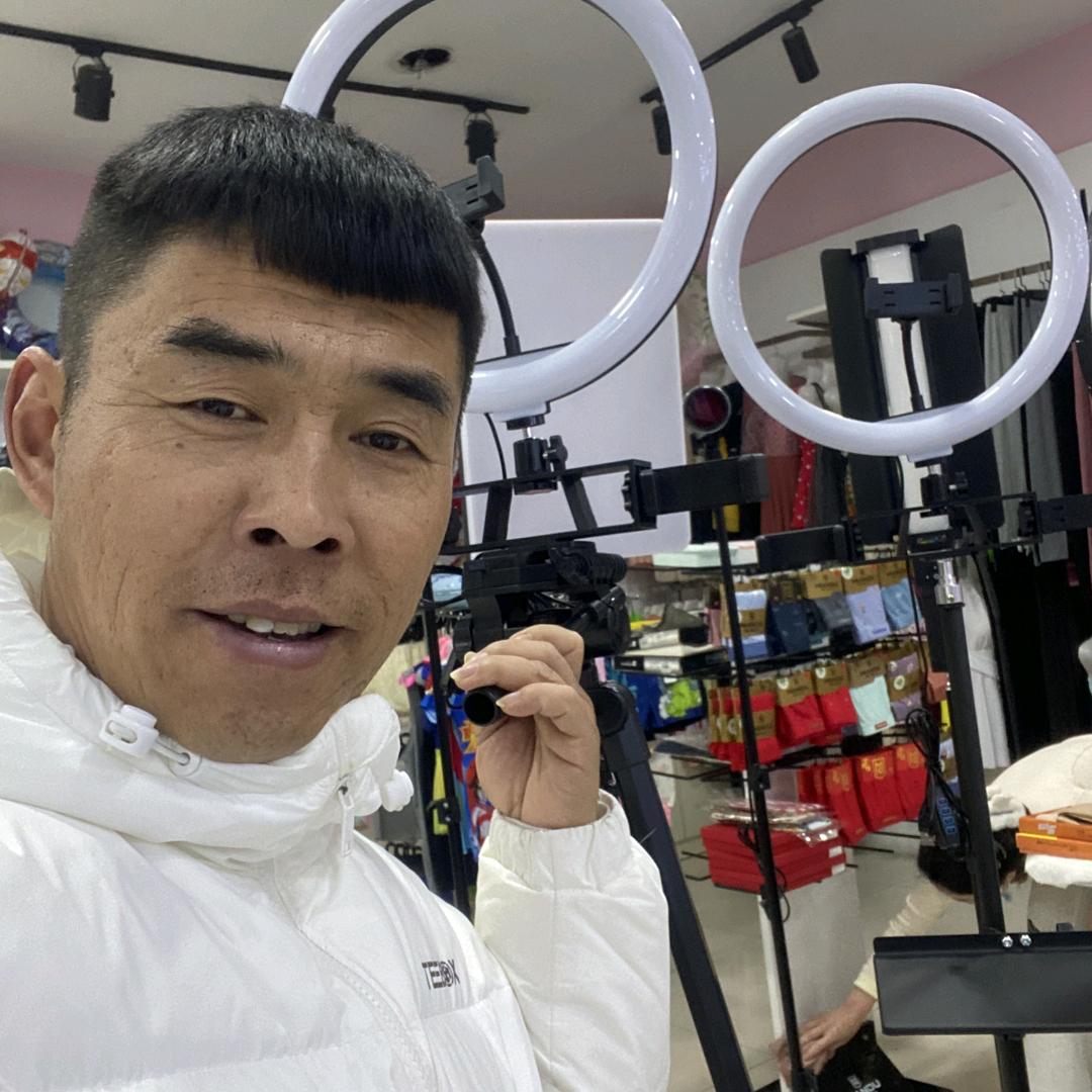 闫大师（卖直播设备）