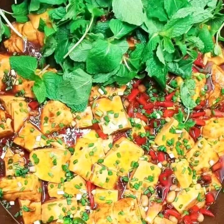 妍屿特色瓦罐豆花烤鱼店