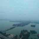 一个外地人和三个本地人