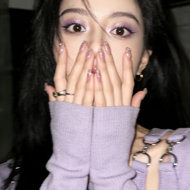 小鹿在前行