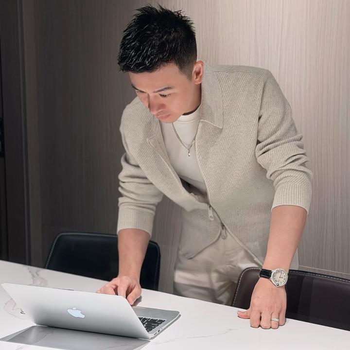 阿龙（亮度）