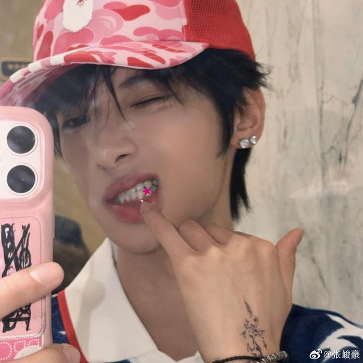 张峻豪不许看美女