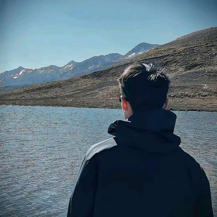 开红旗的小郭