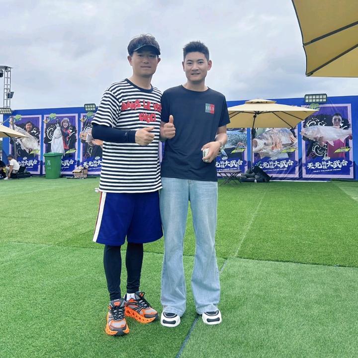 YOLO轮滑♥小杰✨
