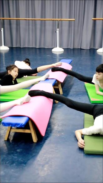 课堂随拍 #舞蹈附中 #舞蹈生的日常 #日 - 抖音