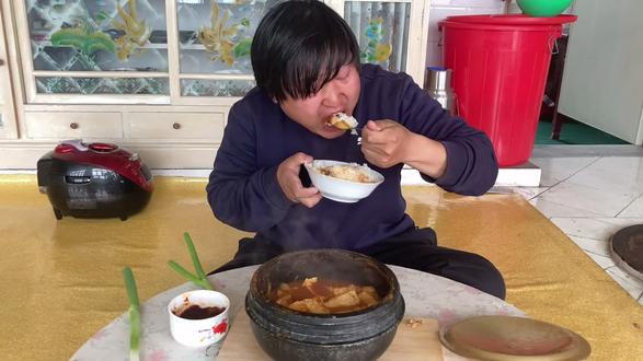 90后农村小伙改造空房 - 东北鸭蛋 说白了 - 抖音